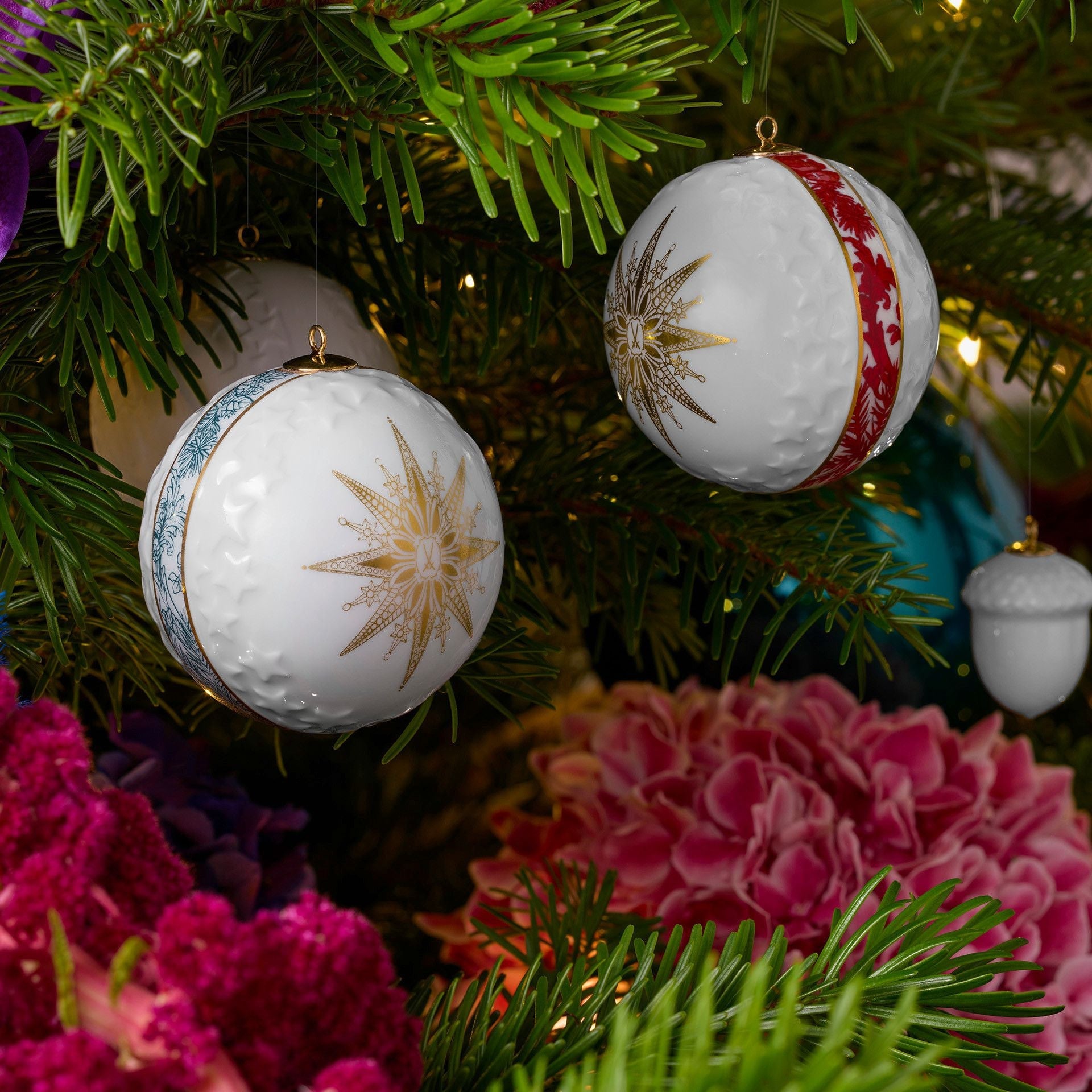 Kugel Reliefsterne, "Meissen Christmas Star", blau, Ø 7 cm | Meissen Zweigschmuck Kugel Kollektion 79A940 - 55M39 - Meissen Weimar