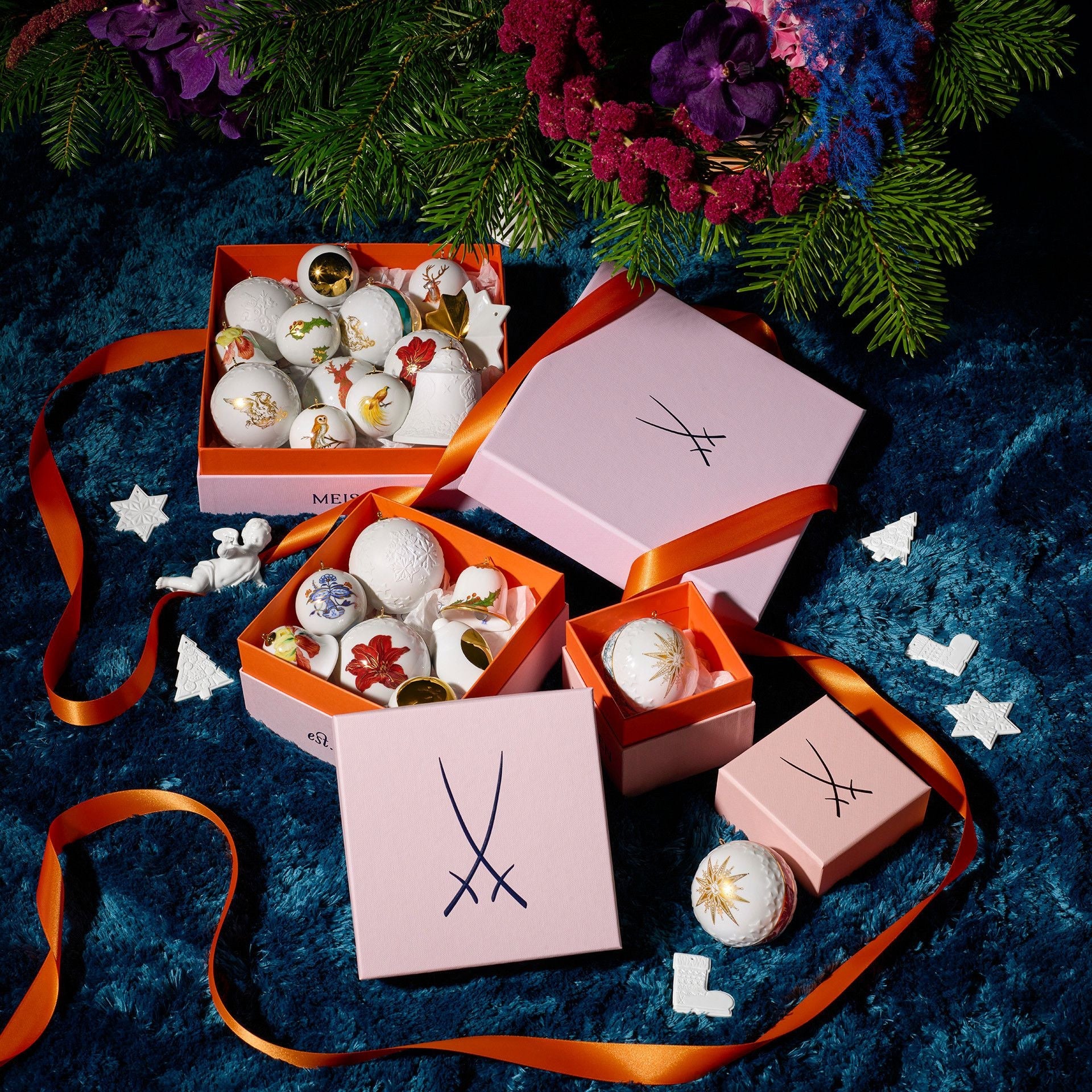 Kugel Reliefsterne, "Meissen Christmas Star", rot, Ø 7 cm | Meissen Zweigschmuck Kugel Kollektion 79A941 - 55M39 - Meissen Weimar