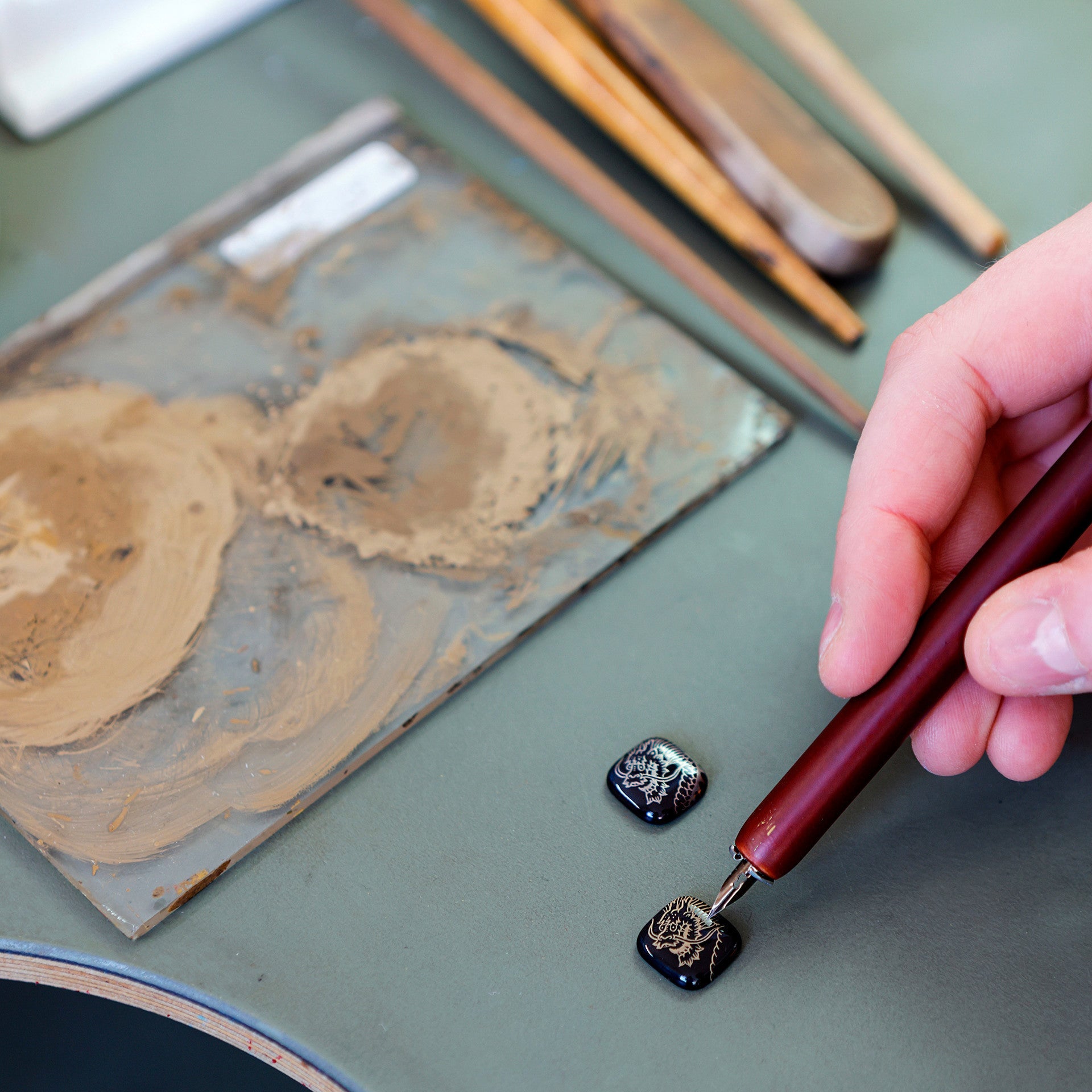 Lederarmband Glücksdrache in 925 Sterlingsilber | Meissen Schmuck Individuell mpj60gd927c - Meissen Weimar