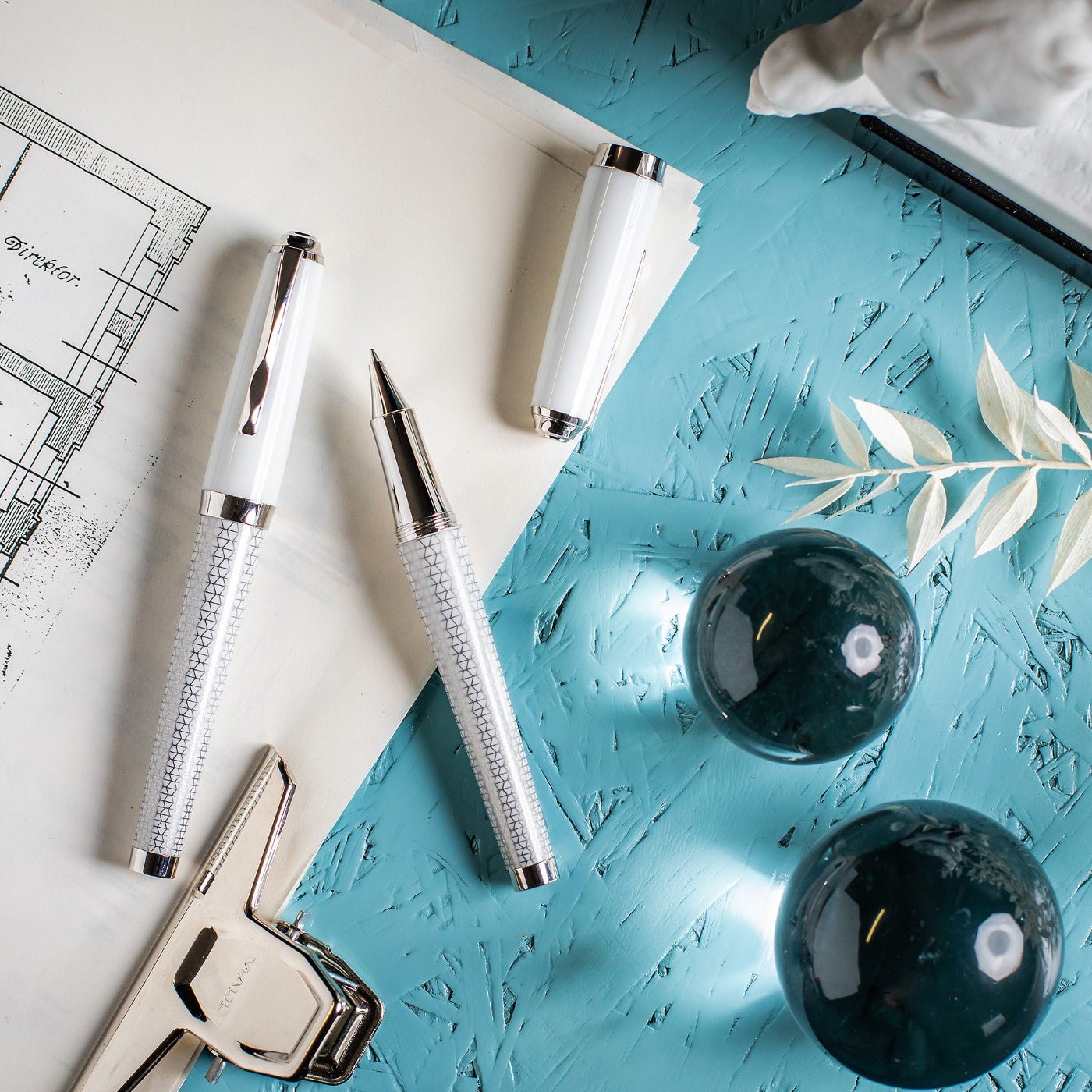 MEISSEN® Porzellan Royal Seal Füllfederhalter, Mesh Platin, H 18,5 cm MPE-0002-002 - Meissen Weimar