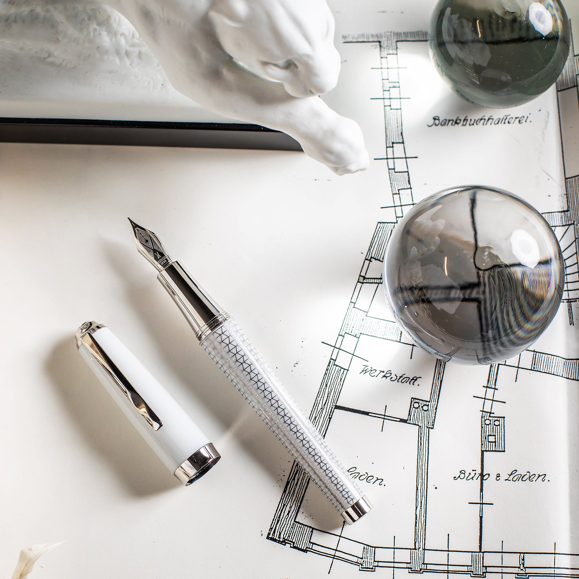 MEISSEN® Porzellan Royal Seal Füllfederhalter, Mesh Platin, H 18,5 cm MPE-0002-002 - Meissen Weimar