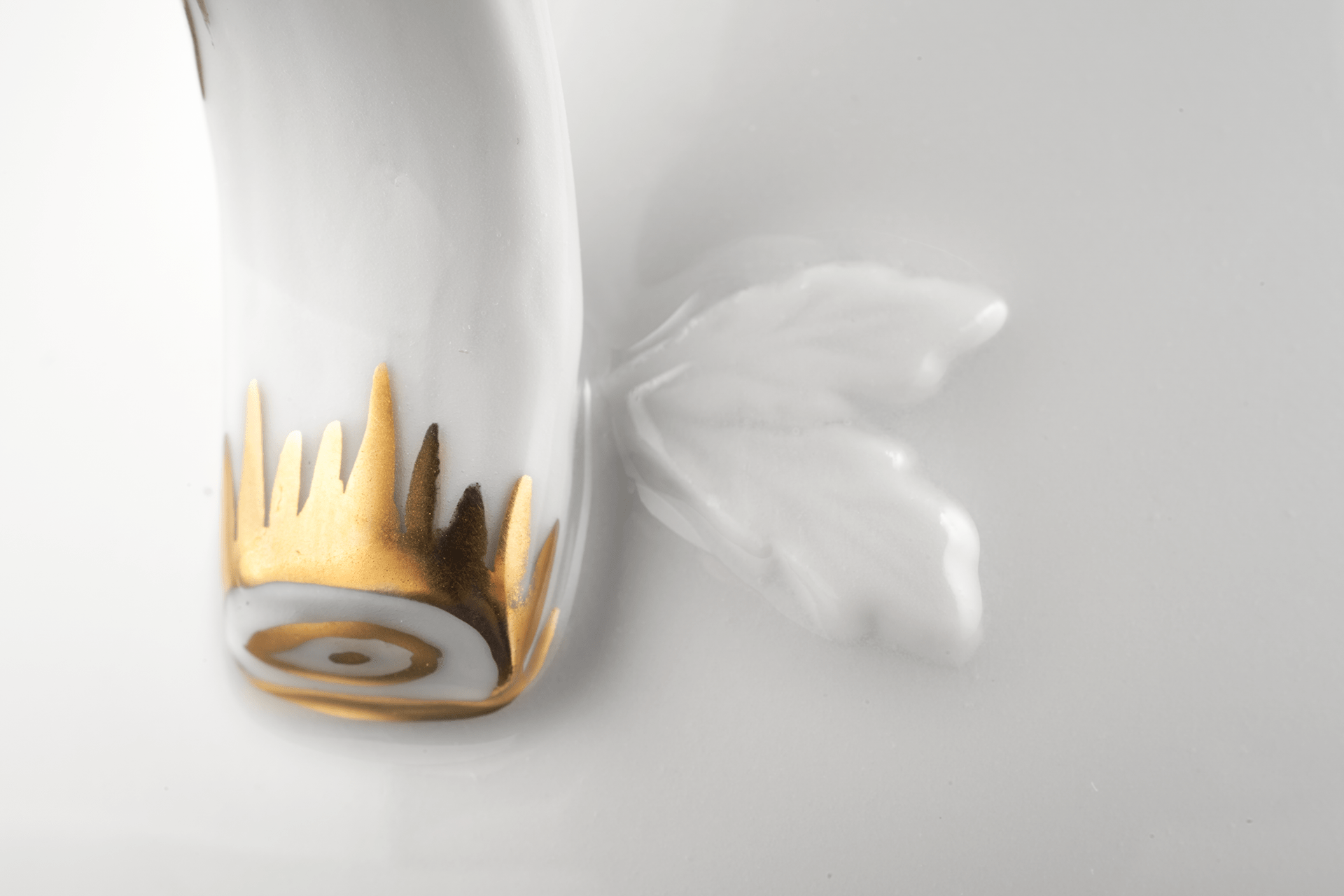 Milchkännchen, klein, Rose mitte, bunt, Goldrand, V 0,15 l | Meissen Neuer Ausschnitt 020110-00763 - Meissen Weimar