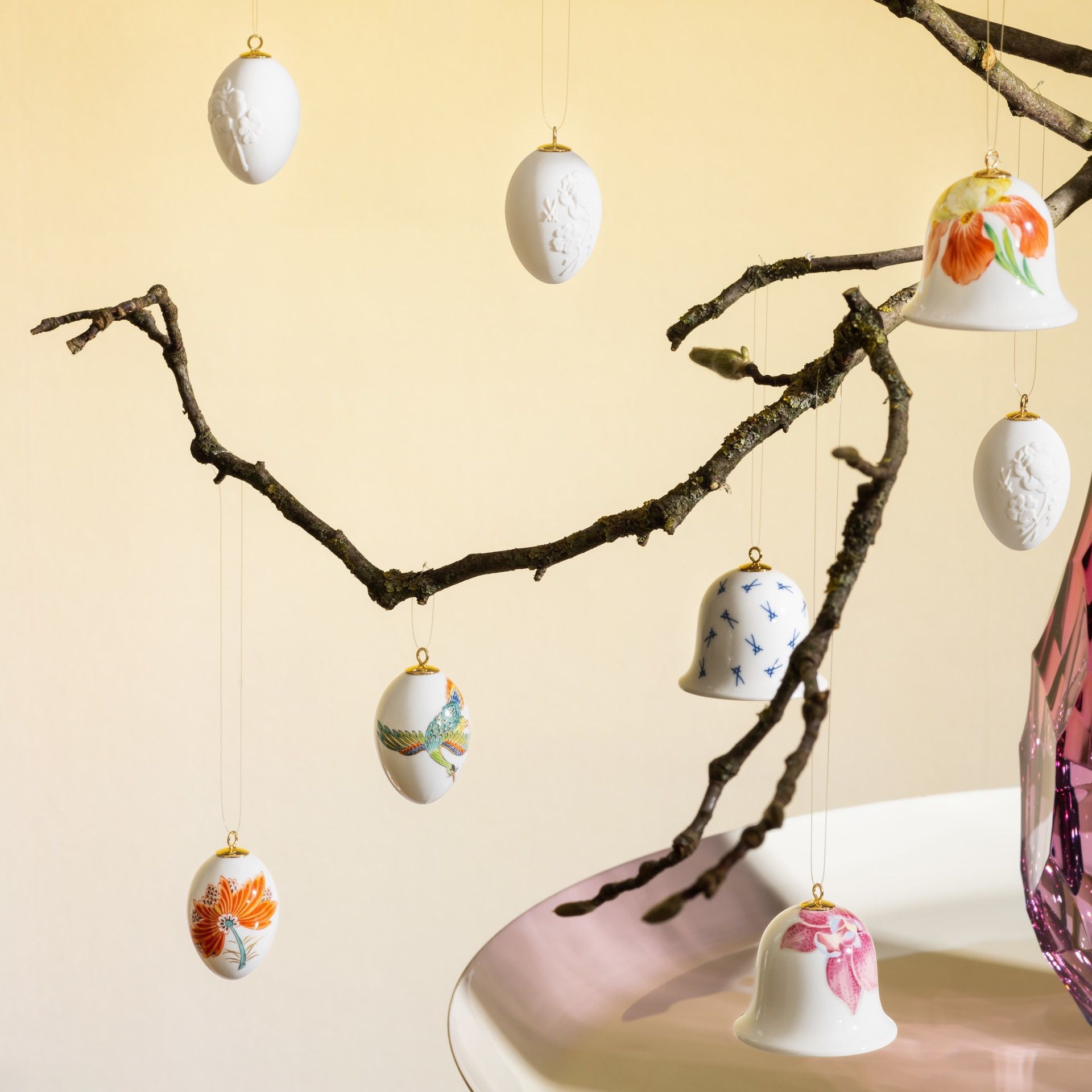 Miniatur - Glocke, Schwertlilie, H 5 cm | Meissen Zweigschmuck Glocken Kollektion 03A104 - 55M02 - Meissen Weimar