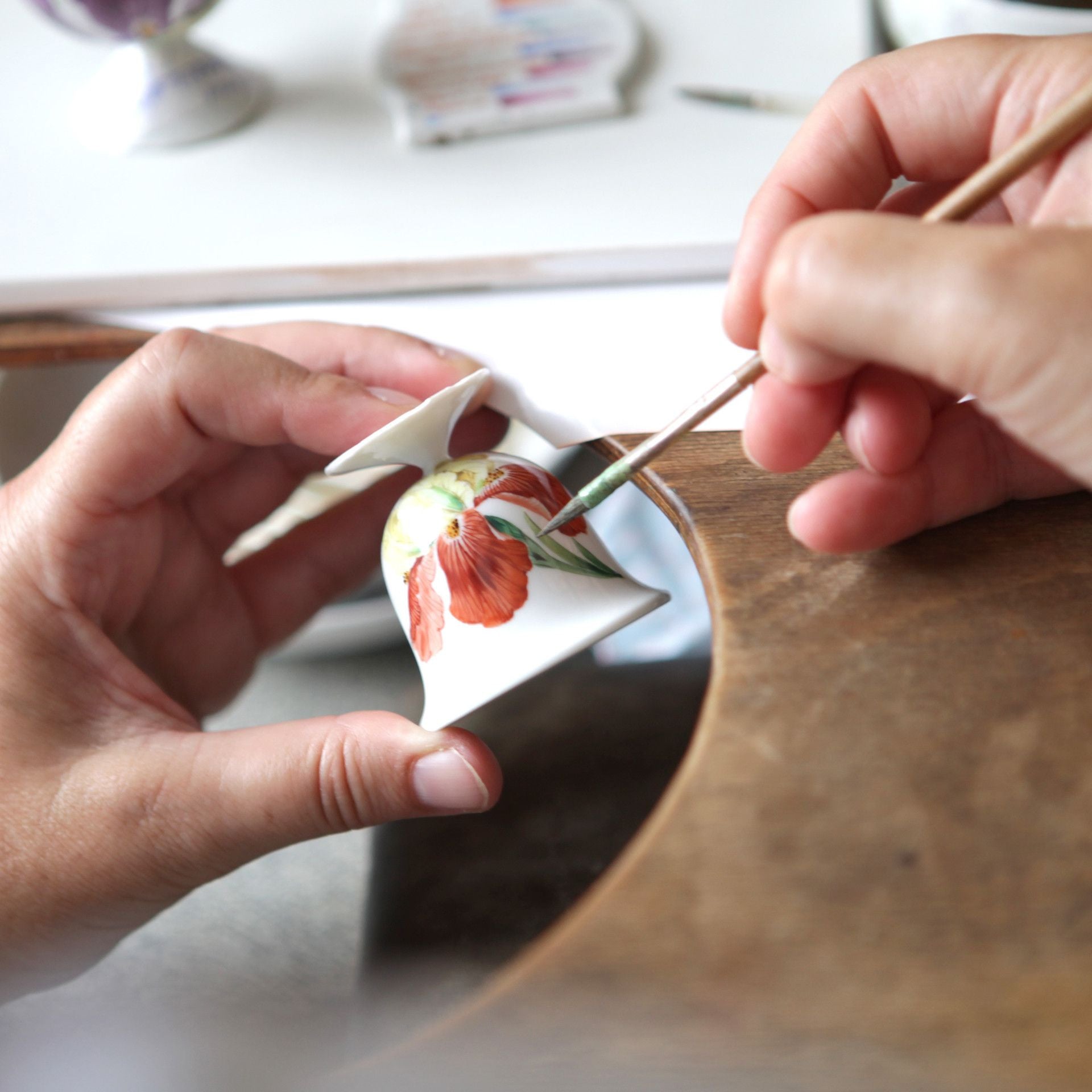 Miniatur - Glocke, Schwertlilie, H 5 cm | Meissen Zweigschmuck Glocken Kollektion 03A104 - 55M02 - Meissen Weimar