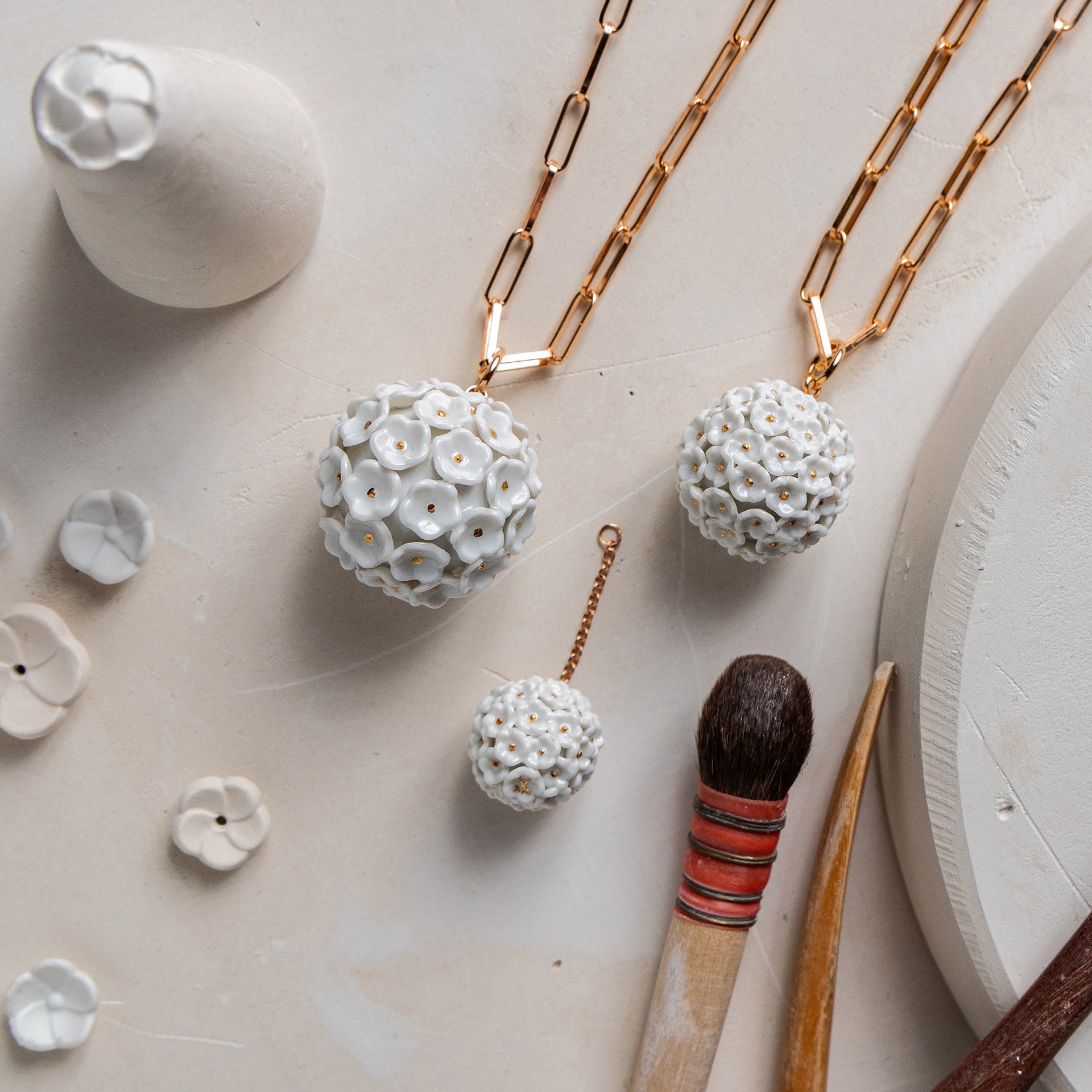 Ohrringe, Schneeballblüte, 750 Roségold, Blütenstempel staffiert in Gold | 1739 Royal Blossom Boule MPJ55BL18000 - Meissen Weimar