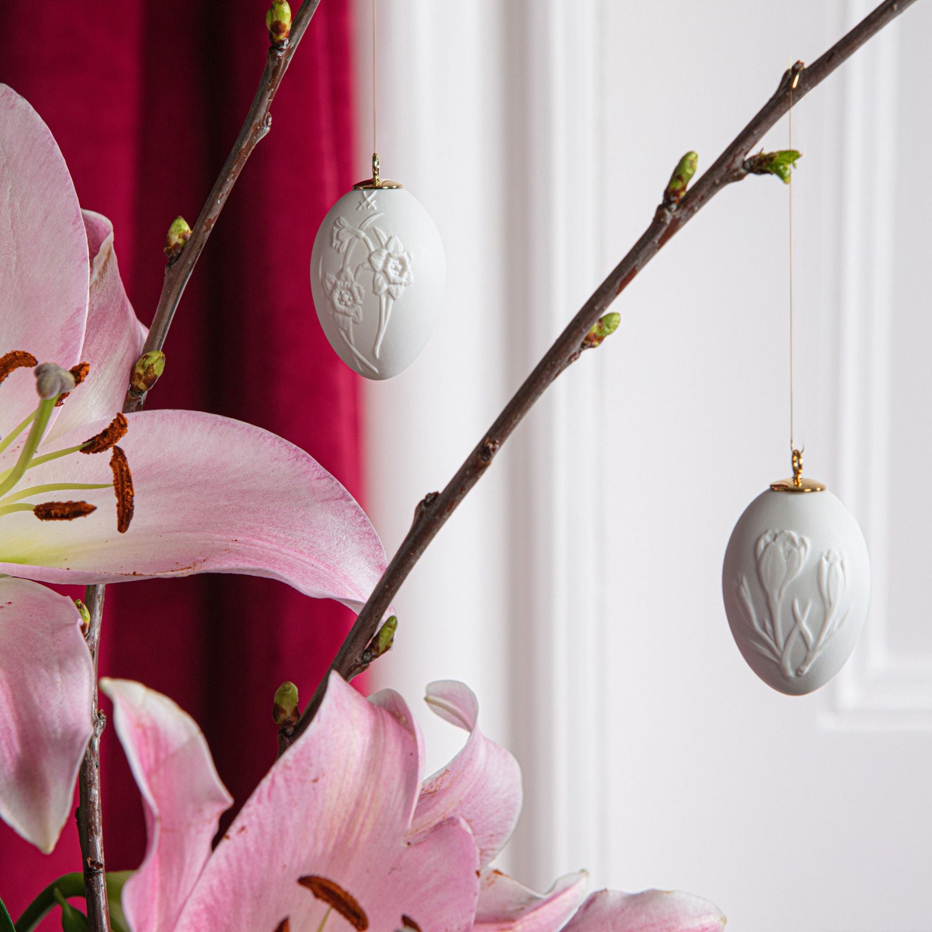 Osterei mit Relief, Narzissen, Weiß, Biskuit, H 5 cm | Meissen Zweigschmuck Osterei Kollektion 001001 - 55M26 - Meissen Weimar
