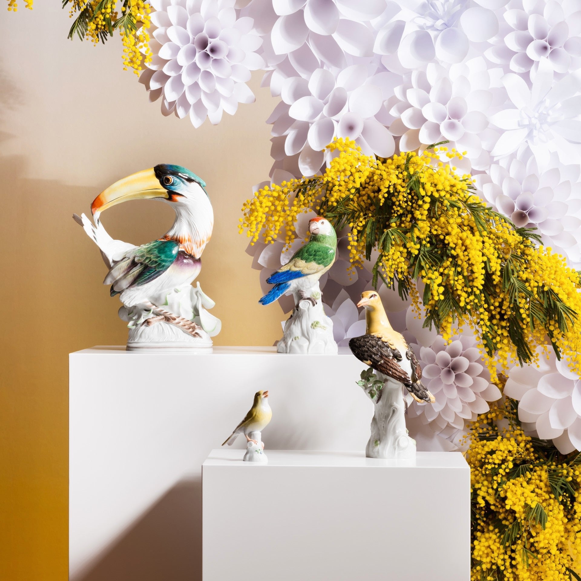 Papagei Figur, Bunt staffiert, H 22 cm | Meissen Figuren Individuell 900100-77038 - Meissen Weimar