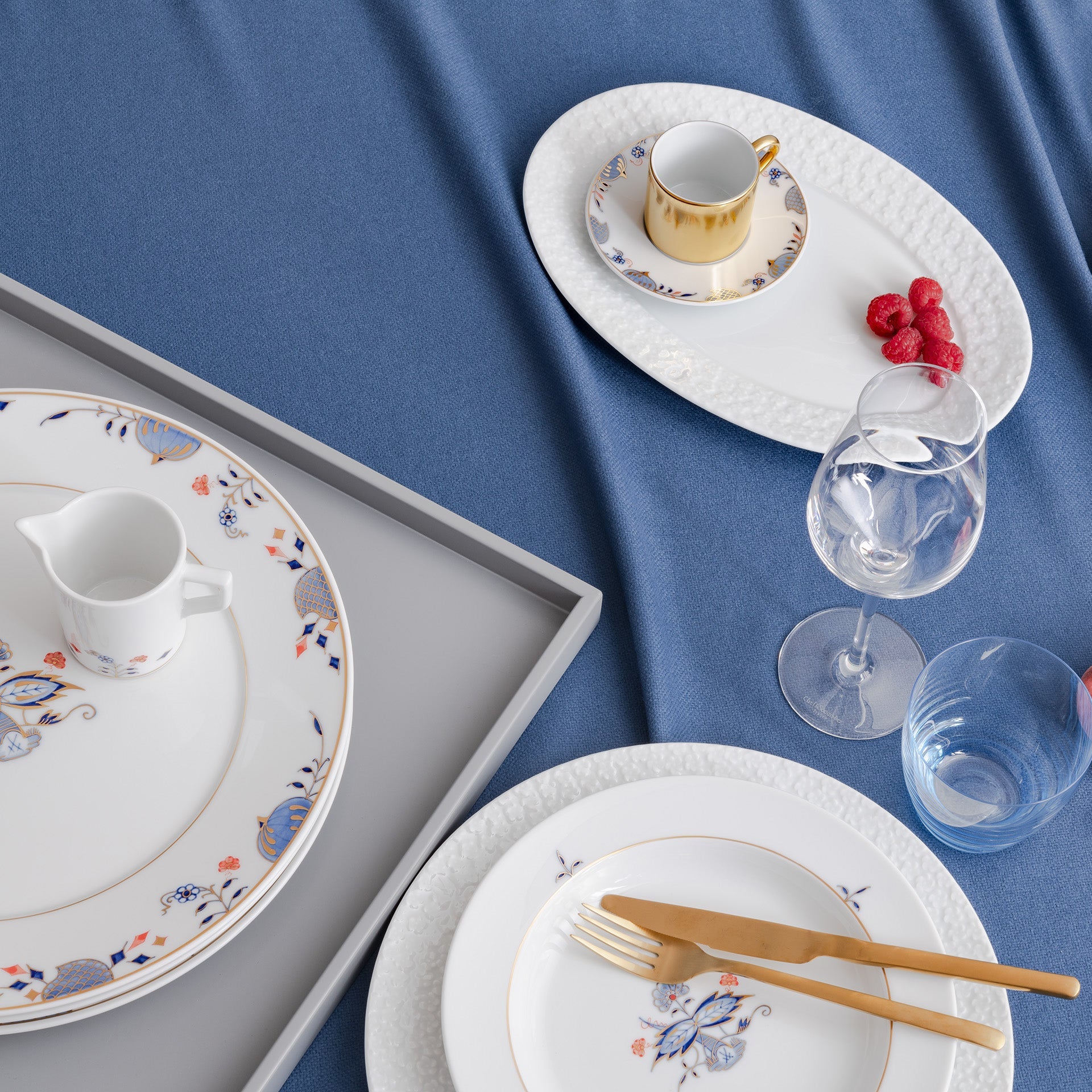 Platte, oval, Blütenzweige, Blütenrosetten, L 30 cm | Meissen No. 41 Noble Blue 802990 - 41307 - Meissen Weimar