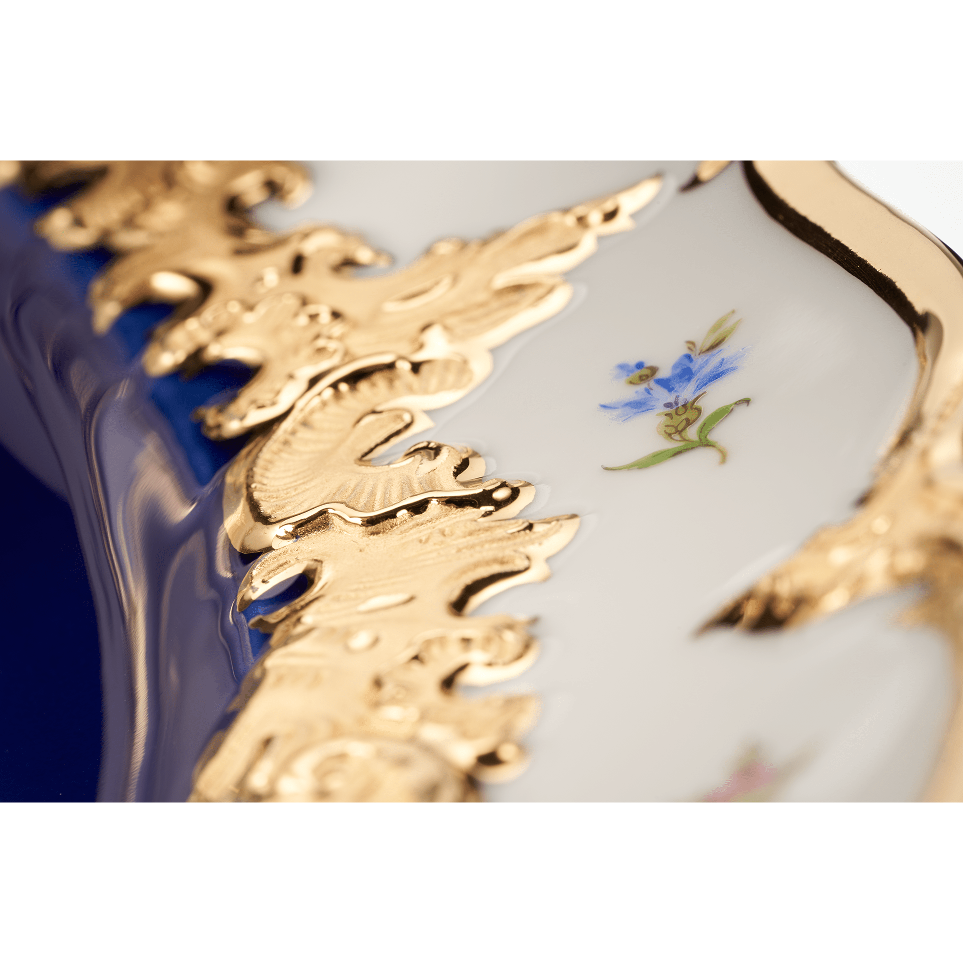 Platte, oval, gestreute Blümchen, königsblau glasiert, Goldbronze, L 40 cm | Meissen B - Form 011079 - 15308 - Meissen Weimar