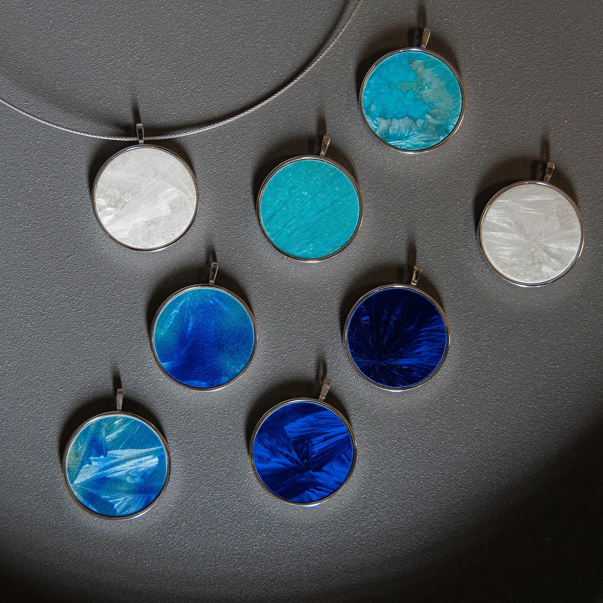 Porzellananhänger Kristallglasur Türkis - Kobaltblau Ø 3 cm | Meissen Porzellananhänger 65c181-58s01 - Meissen Weimar