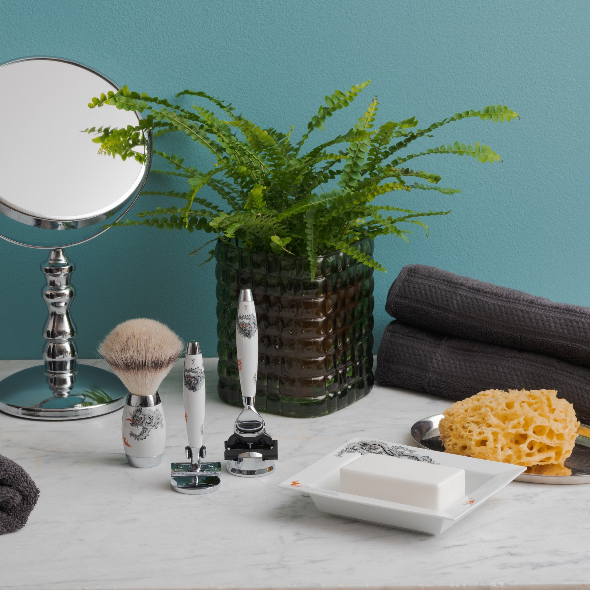 Rasierpinsel mit Silberspitz Dachszupf, Porzellangriff, Ming Drache, Monogramm, H 12,8 cm | Mühle Edition Meissen MP00021 - Meissen Weimar