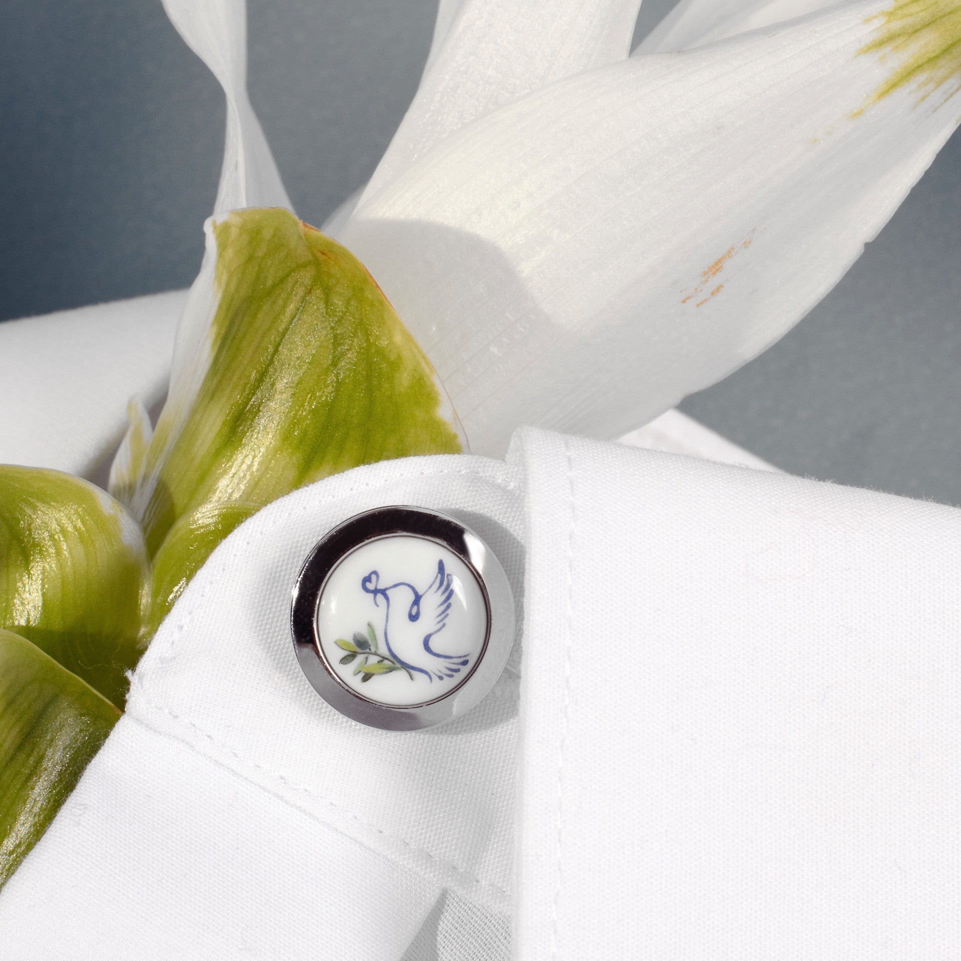 Reversnadel Taube mit Olivenzweig, Ø 1,8 cm | Meissen Geschenke mpj60toz930c - Meissen Weimar