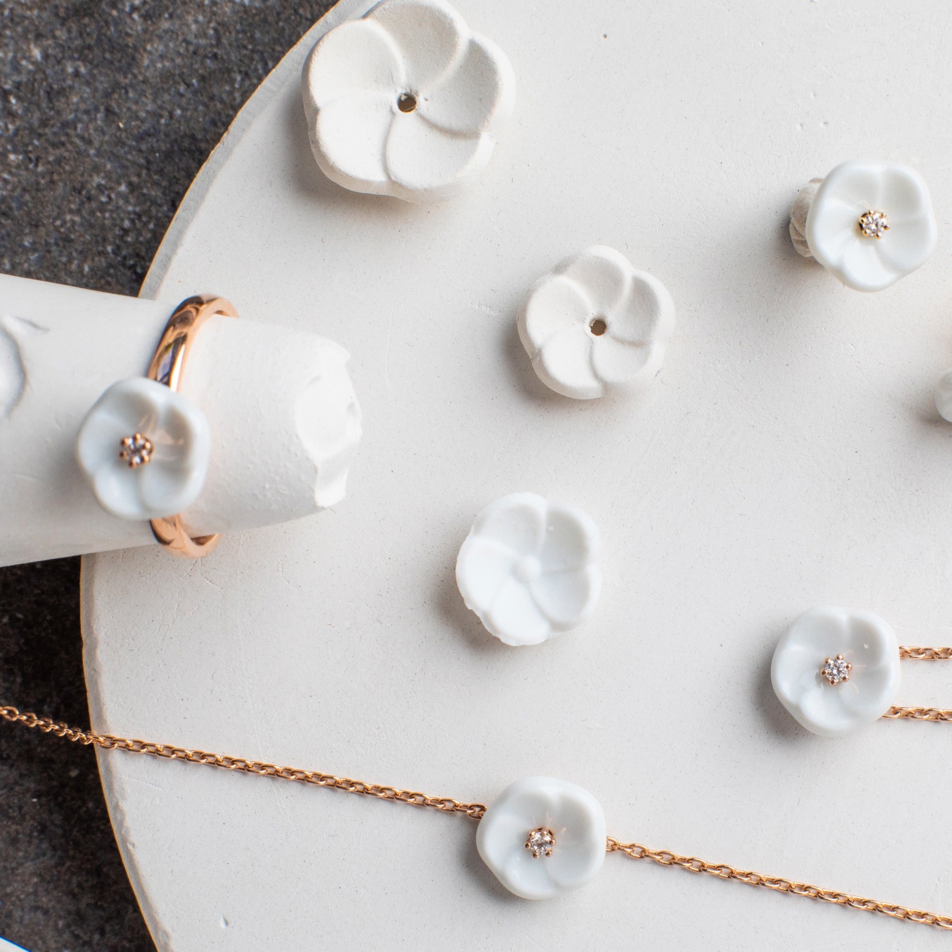 Ring 750 Gelbgold Ø 3,5 g, 1 Porzellanblüte mit Brillant | Meissen Royal Blossom Collection mpj10bl31600 - Meissen Weimar