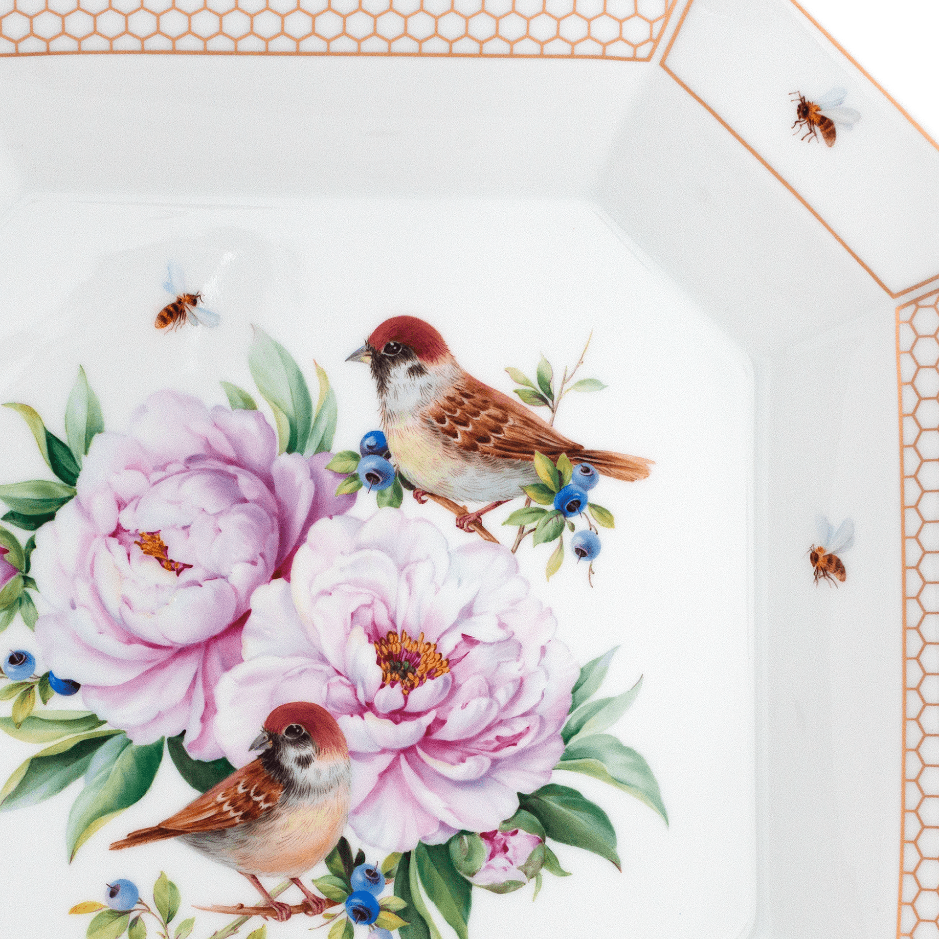 Schale "Pfingstrosen mit Feldsperlingen und Bienen", Lim. 15, 28,5 x 28,5 cm | Meissen Limited Edition 23A074-53273 - Meissen Weimar