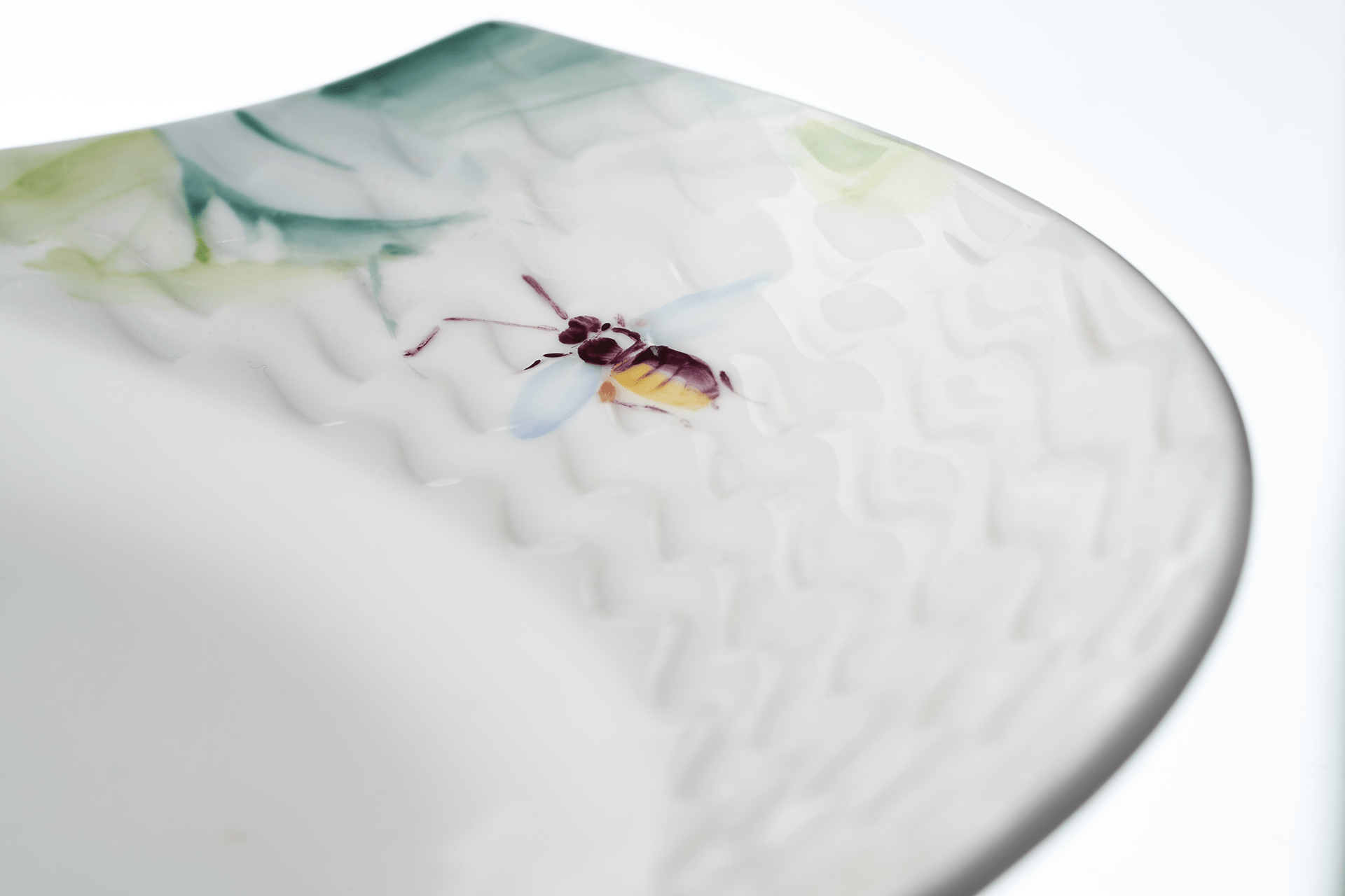 Servierplatte, Waldflora mit Insekten, L 43 cm | Meissen Wellenspiel Relief 614501 - 29509 - Meissen Weimar