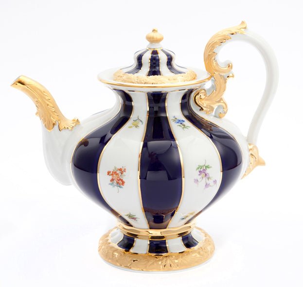 Teekanne, groß, gestreute Blümchen, königsblau glasiert, Goldbronze, V 1,3 l | Meissen X - Form 011079 - 17727 - Meissen Weimar