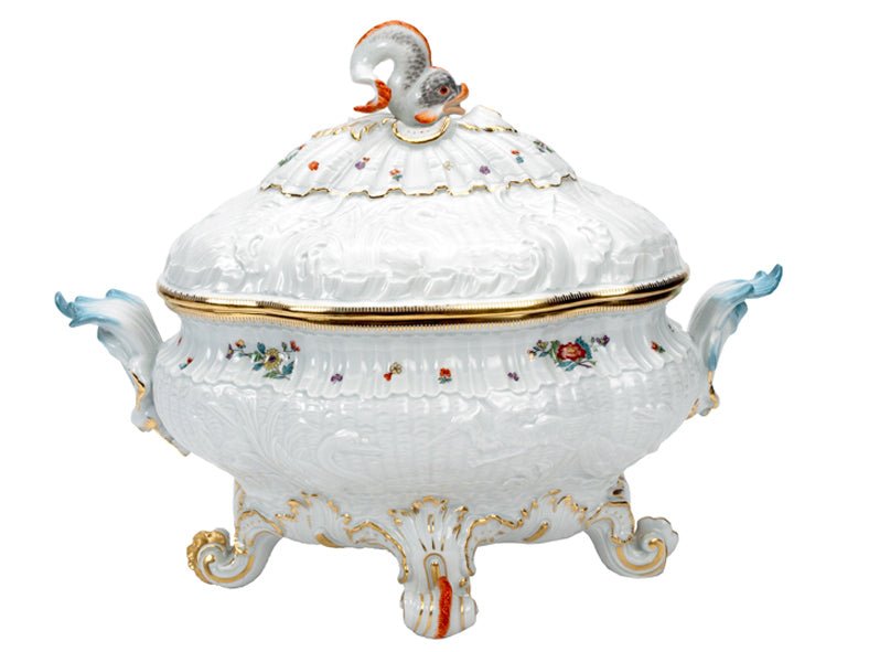 Terrine mit Delphin, Indische Blumenzweige, gestreute Blümchen, Goldkante, Goldrand, V 1,65 l | Meissen Schwanendessin 397152 - 05025 - Meissen Weimar