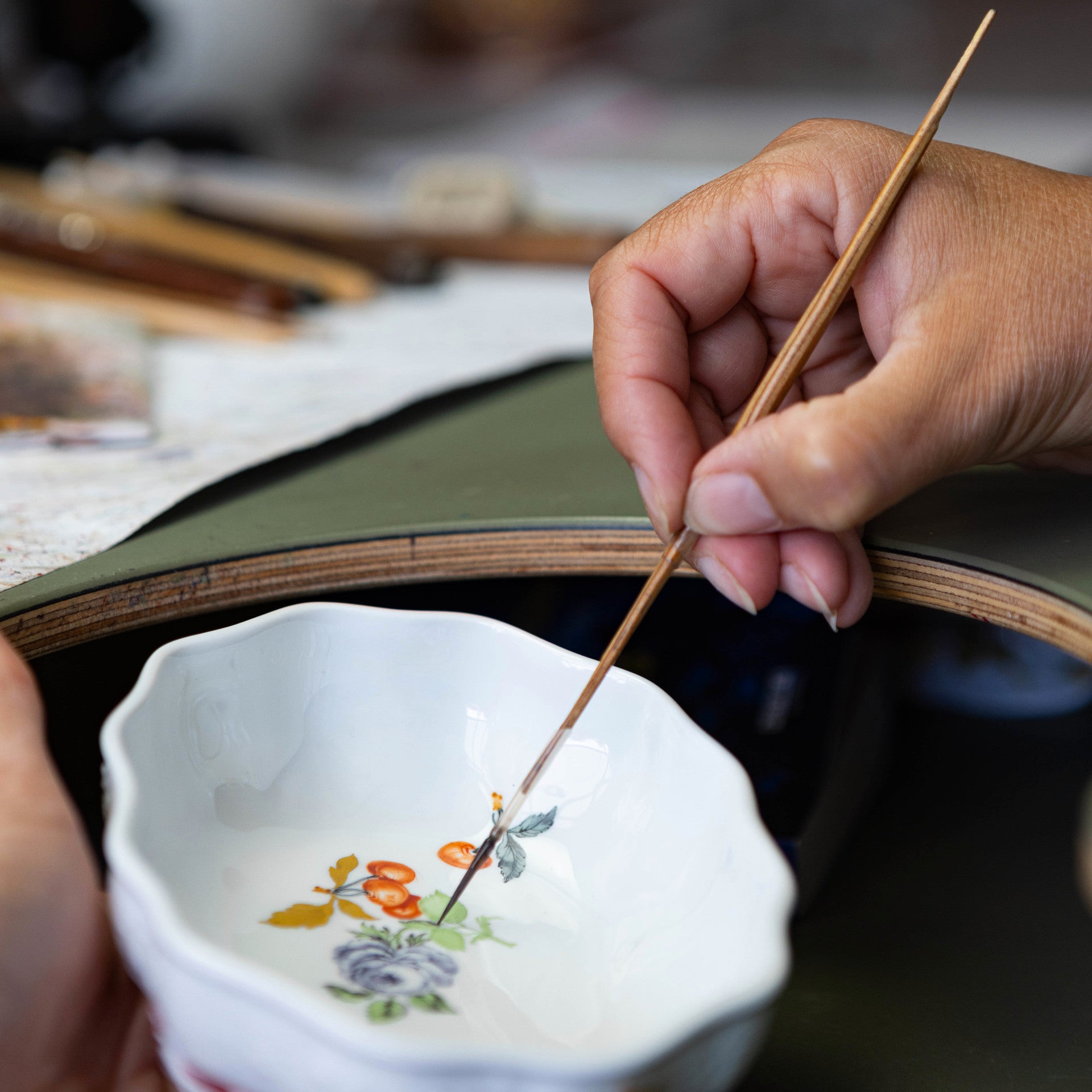 Terrine mit Pfefferschote, Rot - Gold - Relief, H 11,5 cm, Limitiert 25 Stück | Meissen Limitierte Meisterwerke 20a874-55524 - Meissen Weimar