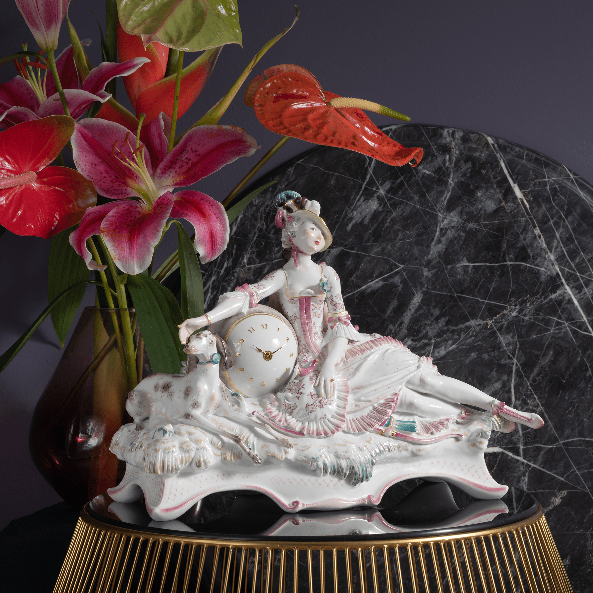 Uhr Jägerin mit Hund, Höhe 27 cm | Meissen Exklusiv - Kollektion 900380 - 60m09 - Meissen Weimar
