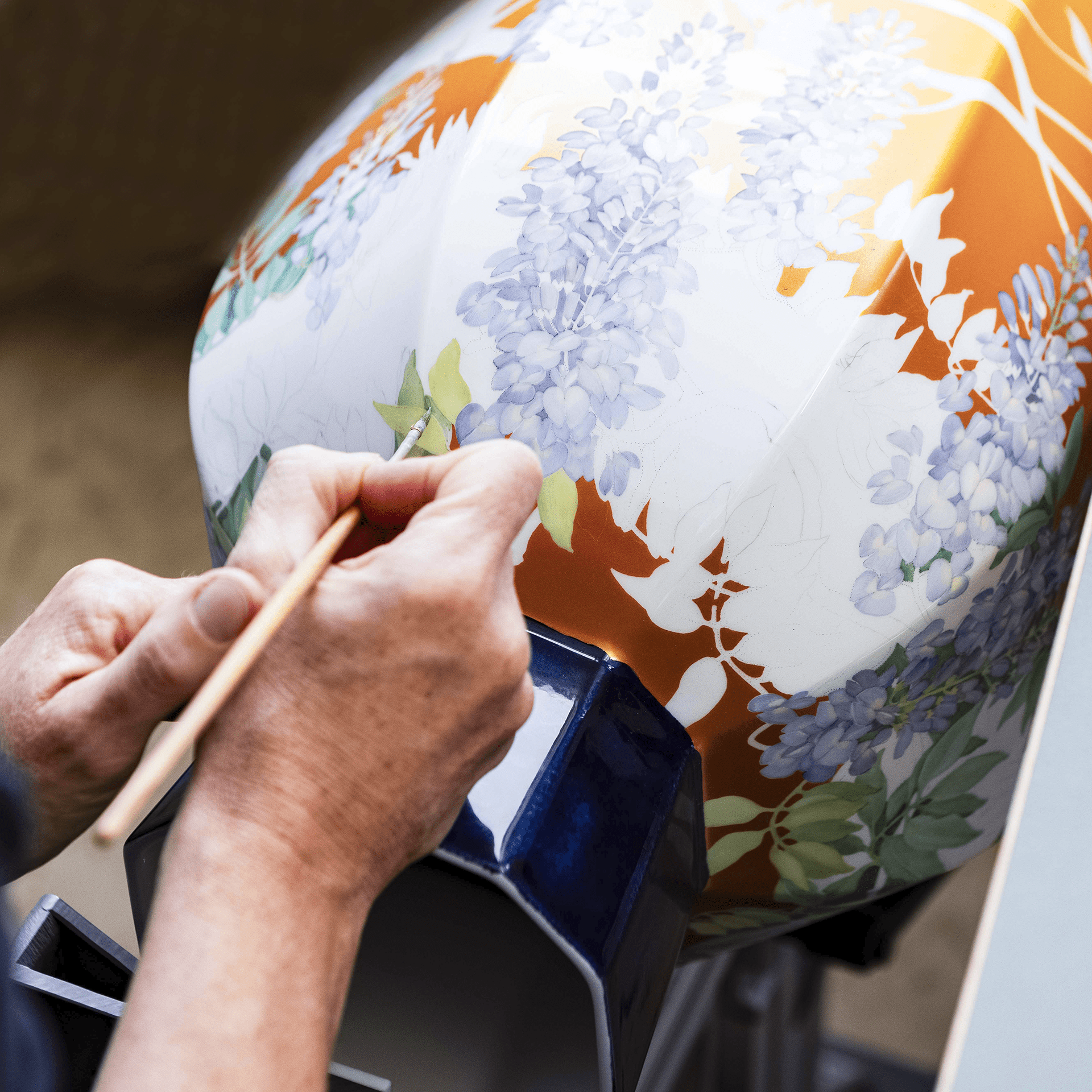 Vase Blauregen bei Sonnenuntergang, Porzellan, H 71 cm | Meissen Limitierte Meisterwerke 236584-50476 - Meissen Weimar