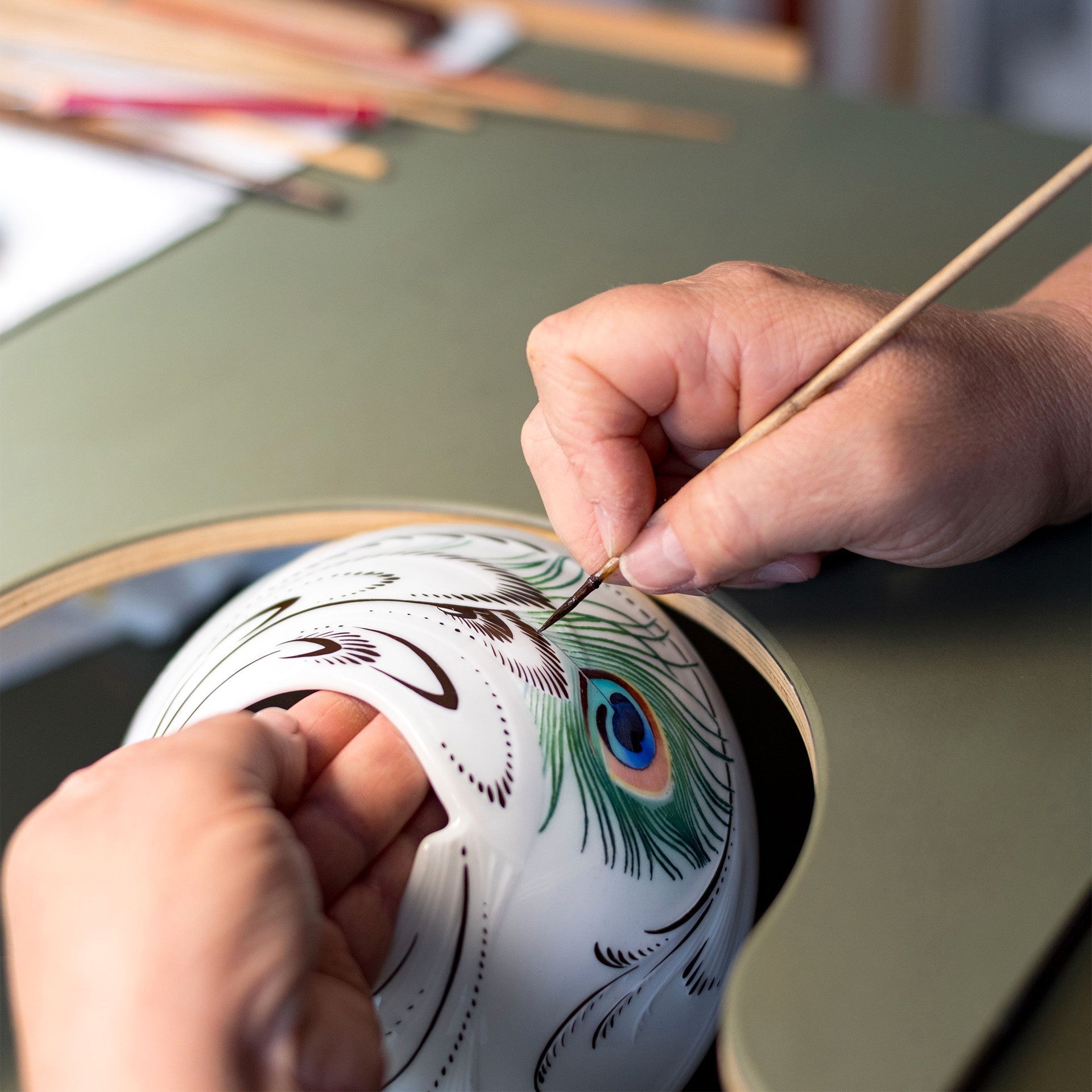 Vase "Pfauenpracht", Lim. 50, H 11 cm | Meissen Limited Edition 26A474-50116 - Meissen Weimar