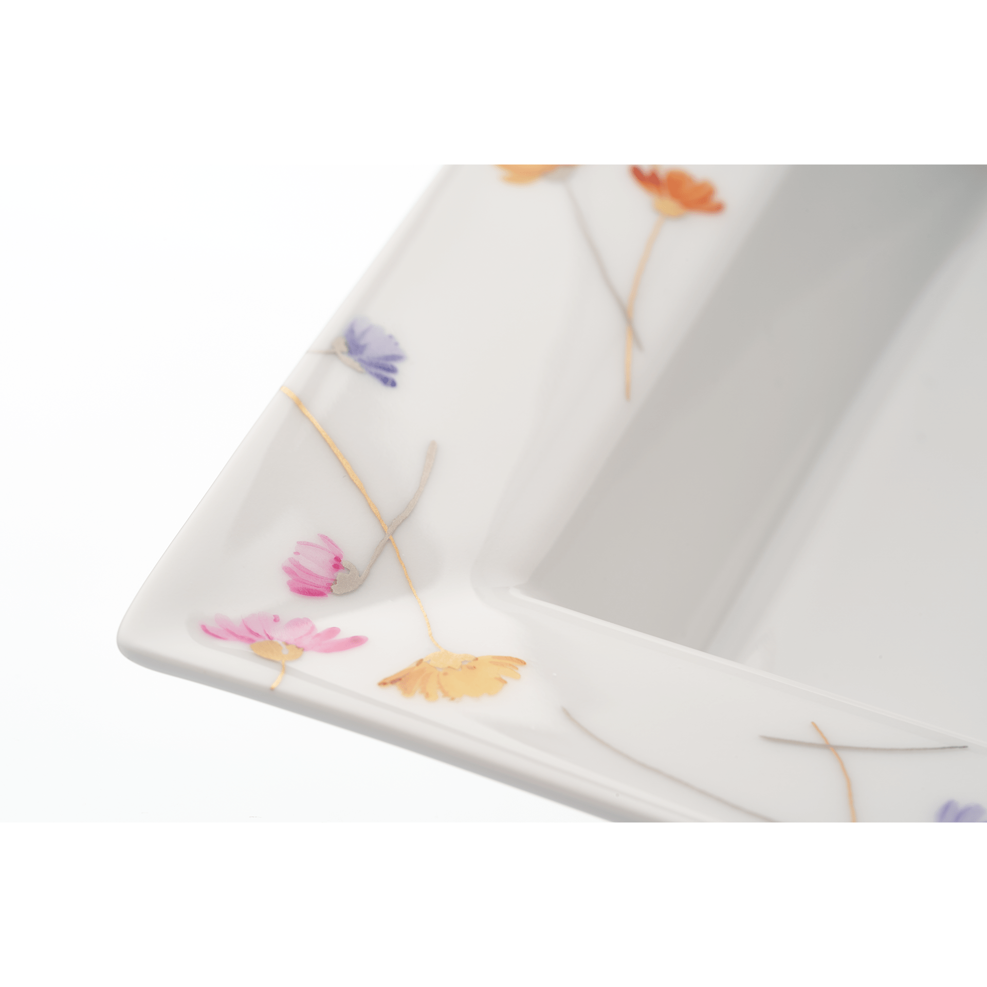 Vide Poche mittel, 'Precious Flowers', 16 x 13,5 cm, Buntes Blütenbukett mit Gold - und Silbermalerei | Meissen Vide Poche 018501 - 53269 - Meissen Weimar