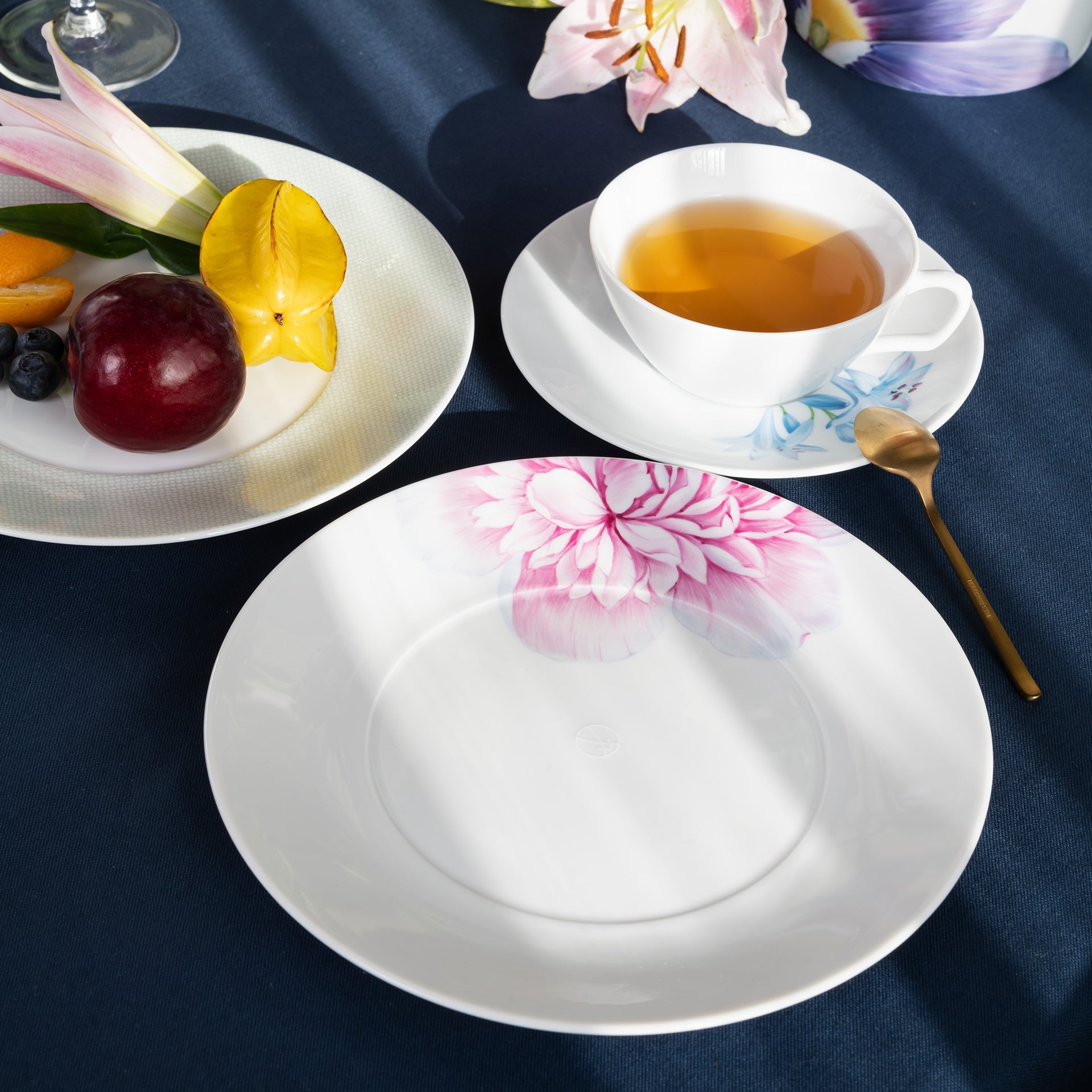 Vorspeise - und Dessertteller, "Giant Bloom", Pfingstrose, Ø 22,5 cm | Meissen Cosmopolitan 61a162 - 37473 - Meissen Weimar